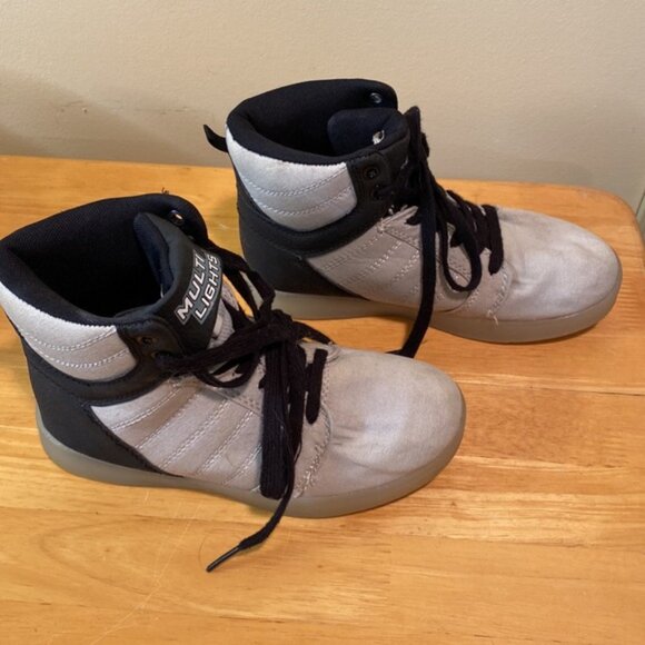 Multi lights boys high tops size 2 - Picture 2 of 5